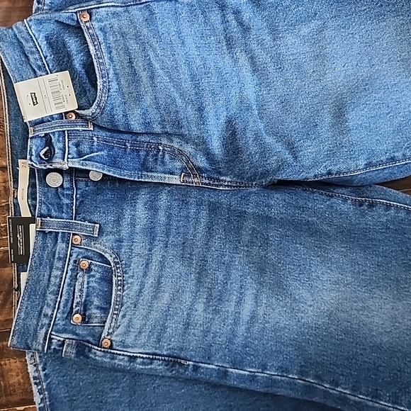 Levis - Picture 3 of 3